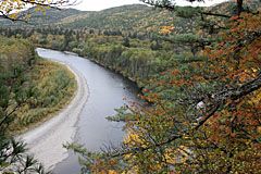 Landschaft mit Fluss