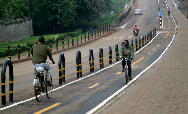 UN Avenue in Gigiri, Kenya, separating different lanes for cars, bikes and pedestrians; Photo: UN Environment UN Avenue in Gigiri, Kenya, separating different lanes for cars, bikes and pedestrians; Photo: UN Environment