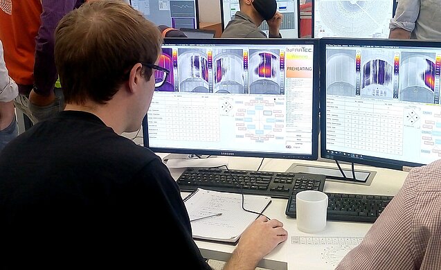 The new solar thermal power plant ensures a base-load supply in Chile. Photo: Cerro Dominador Solar power plant control unit