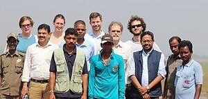 Mitglieder der Deutsch-Indischen Arbeitsgruppe Biodiversität und Vertreter einer lokalen Tourismusinitiative am Chilika-See; Foto: ©Ritesh Kumar/Wetlands International t