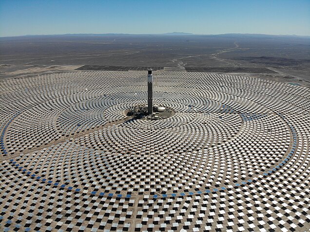 10,600 movable solar mirrors focus the sun's energy onto the 252-metre-high tower. Photo: Cerro Dominador solar thermal power plant